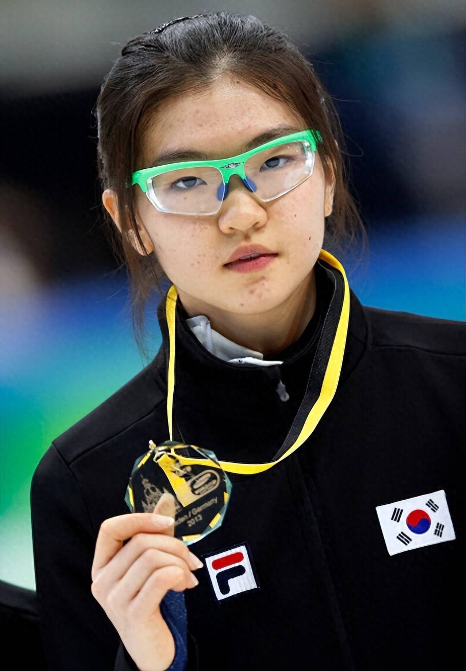 韩国体操名将勇夺全能冠军，表现抢眼